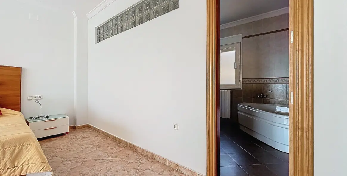 Продажа  отдельно стоящей виллы в Periana 39