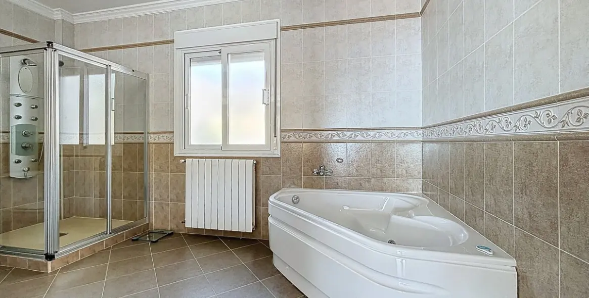 Продажа  отдельно стоящей виллы в Periana 40