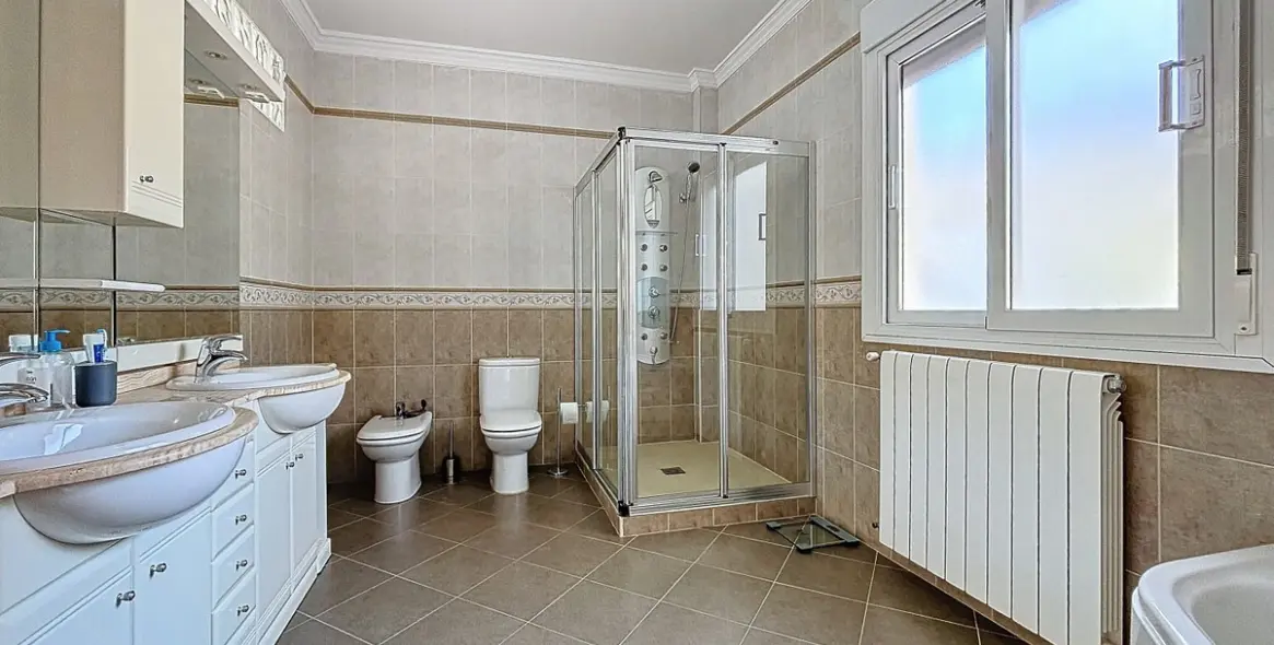 Продажа  отдельно стоящей виллы в Periana 41