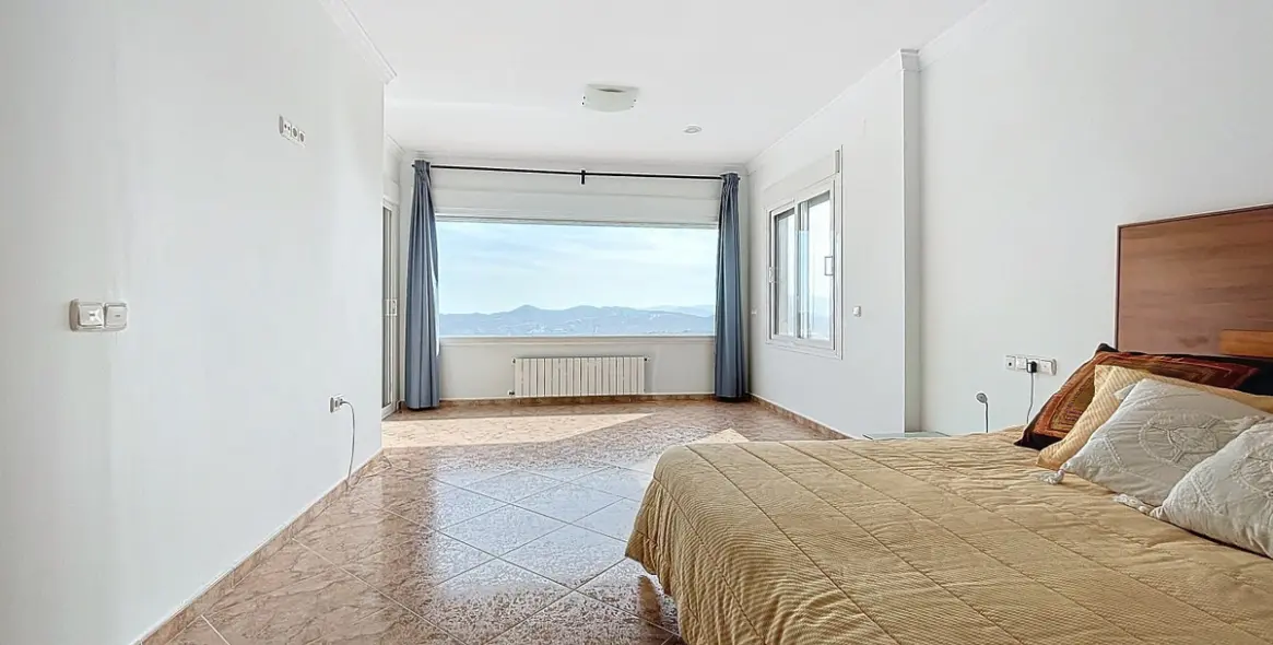 Продажа  отдельно стоящей виллы в Periana 44