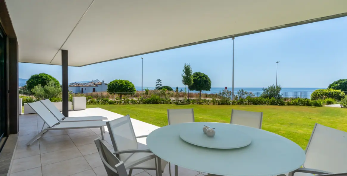 Sale of ground floor apartment in Casares 1
