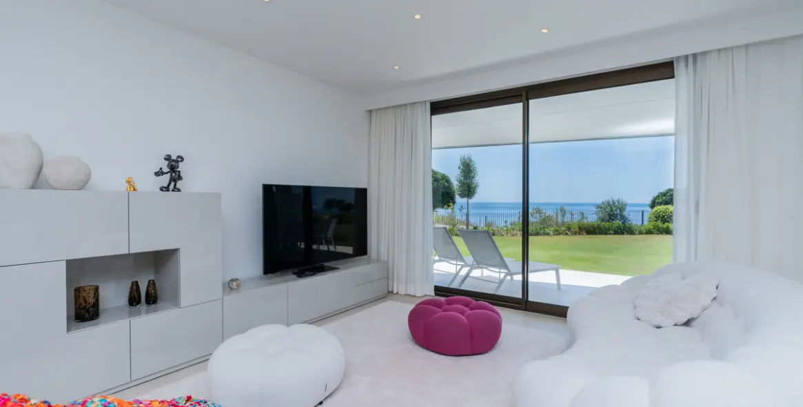 Sale of ground floor apartment in Casares 2