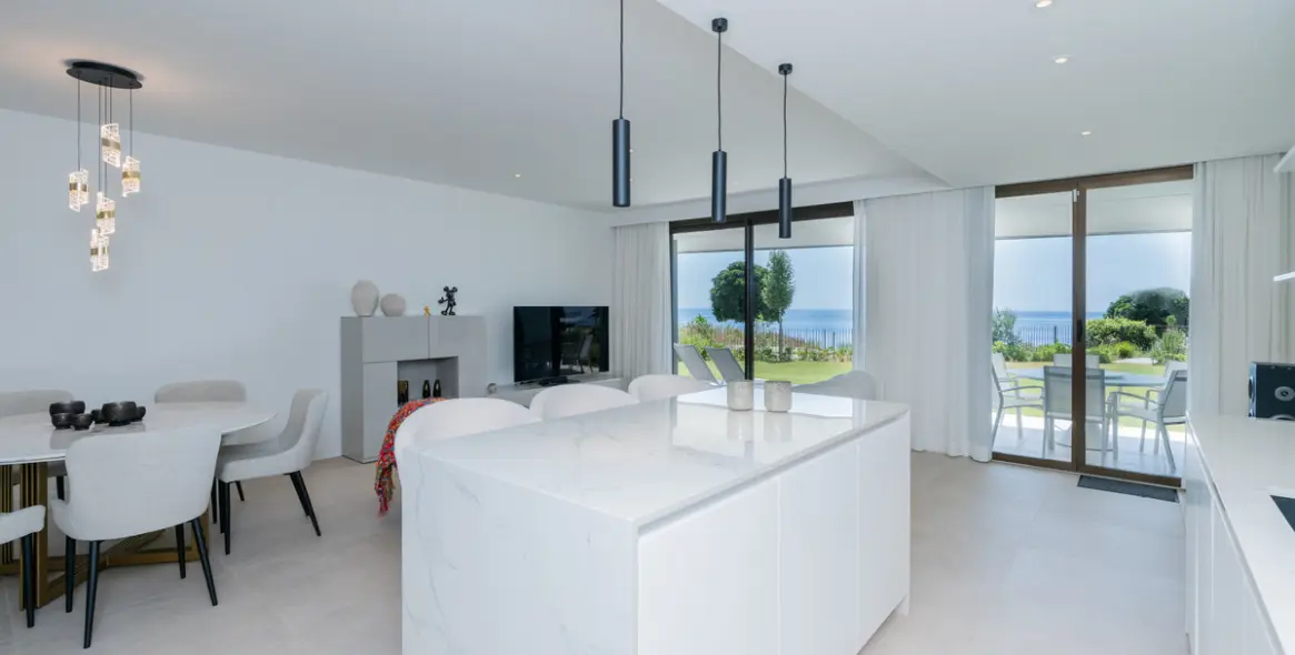 Sale of ground floor apartment in Casares 3