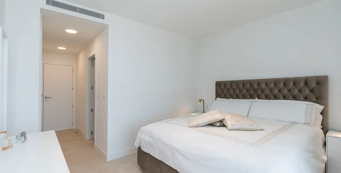 Sale of ground floor apartment in Casares 12