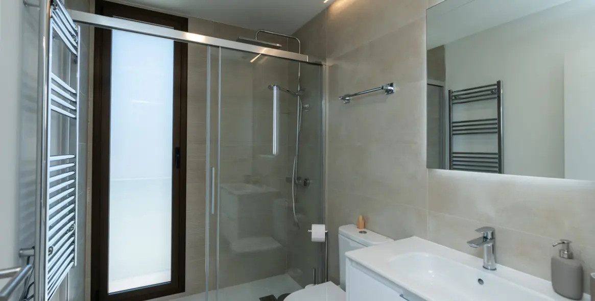 Sale of ground floor apartment in Casares 16
