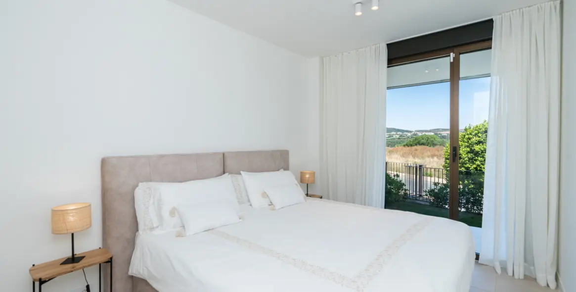 Sale of ground floor apartment in Casares 18