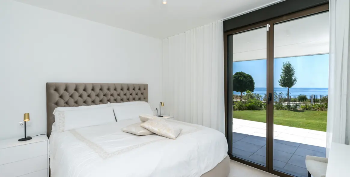 Sale of ground floor apartment in Casares 19