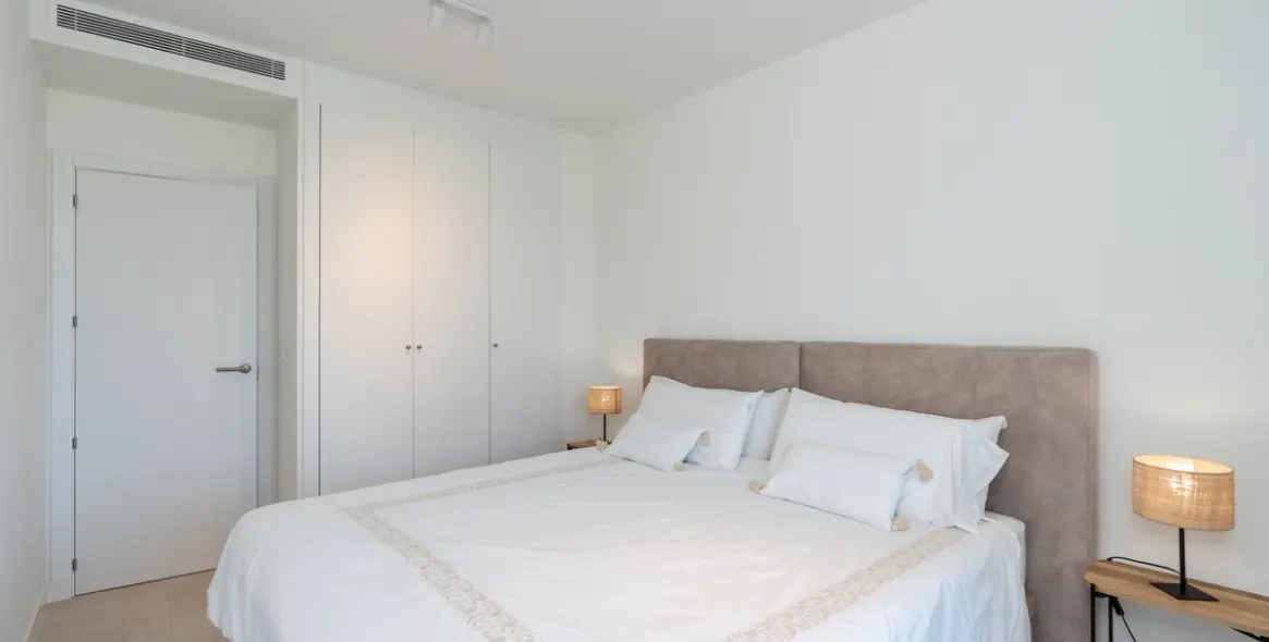 Sale of ground floor apartment in Casares 20