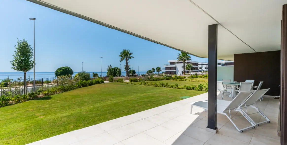 Sale of ground floor apartment in Casares 22