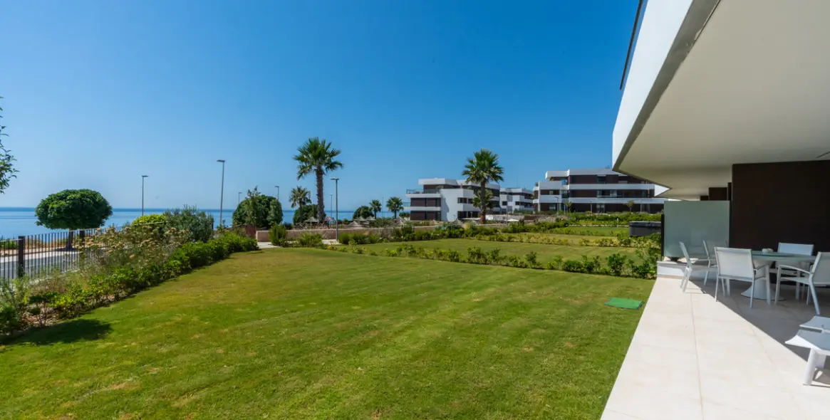 Sale of ground floor apartment in Casares 23
