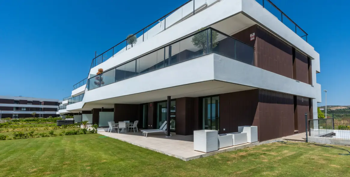 Sale of ground floor apartment in Casares 24