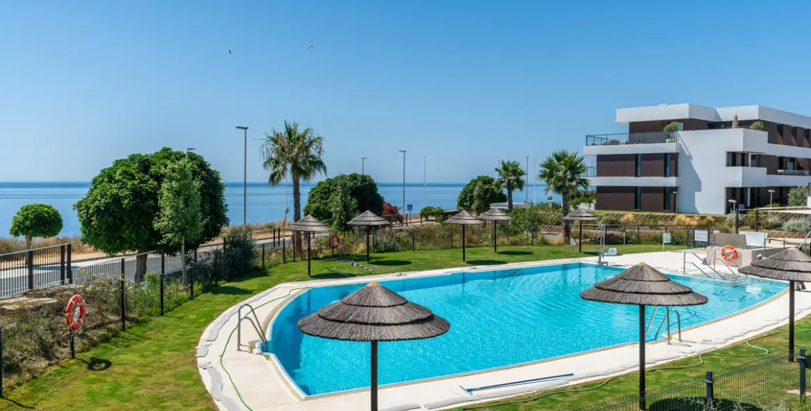 Sale of ground floor apartment in Casares 27