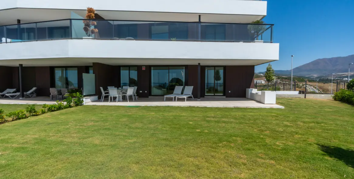 Sale of ground floor apartment in Casares 30