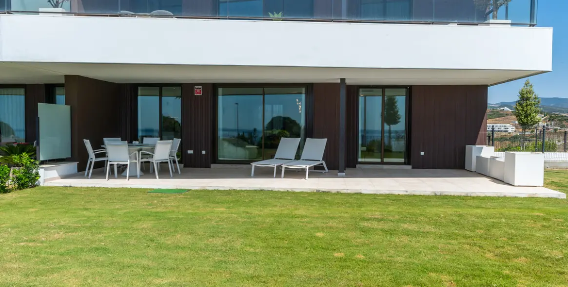 Sale of ground floor apartment in Casares 31