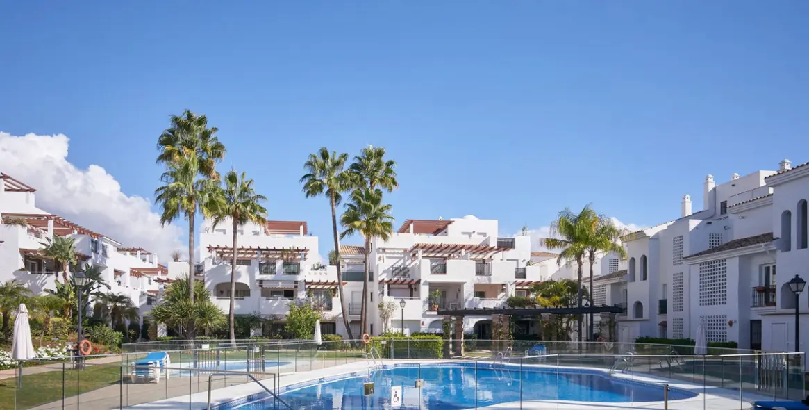 Sale of ground floor apartment in San Pedro de Alcántara 2