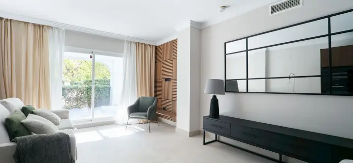 Sale of ground floor apartment in San Pedro de Alcántara 2