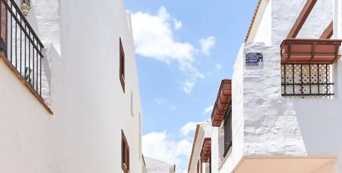 Sale of ground floor apartment in San Pedro de Alcántara 20