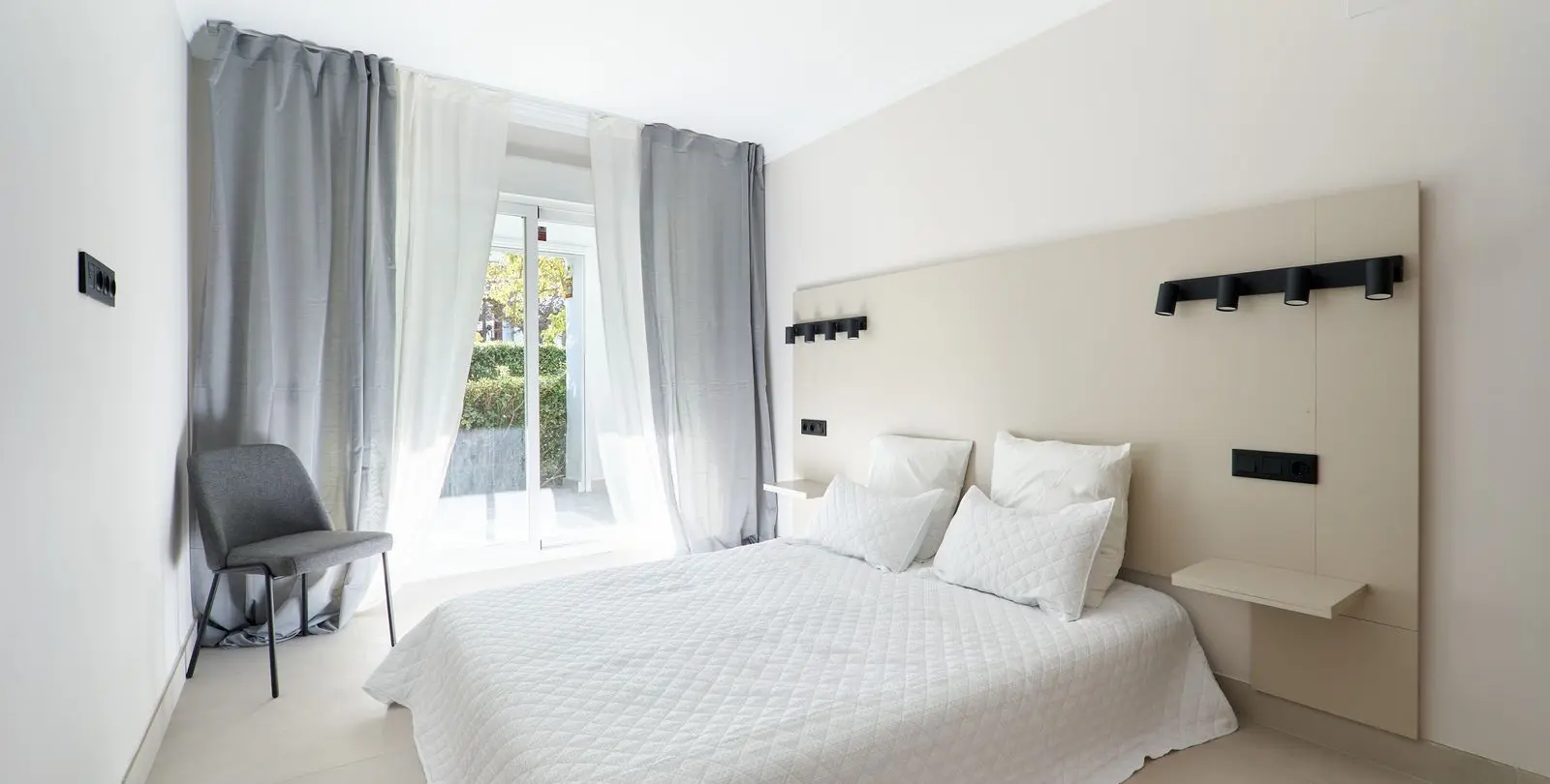 Sale of ground floor apartment in San Pedro de Alcántara 12