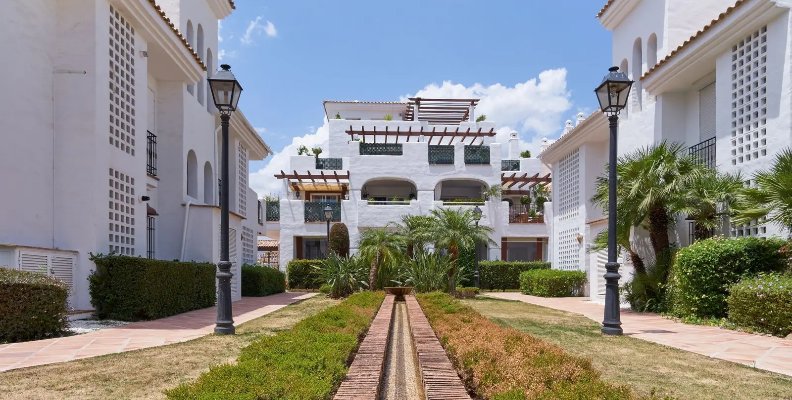 Sale of ground floor apartment in San Pedro de Alcántara 40