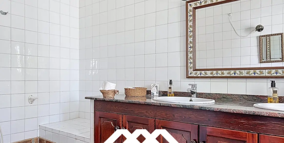 Продажа  отдельно стоящей виллы в Nerja 24