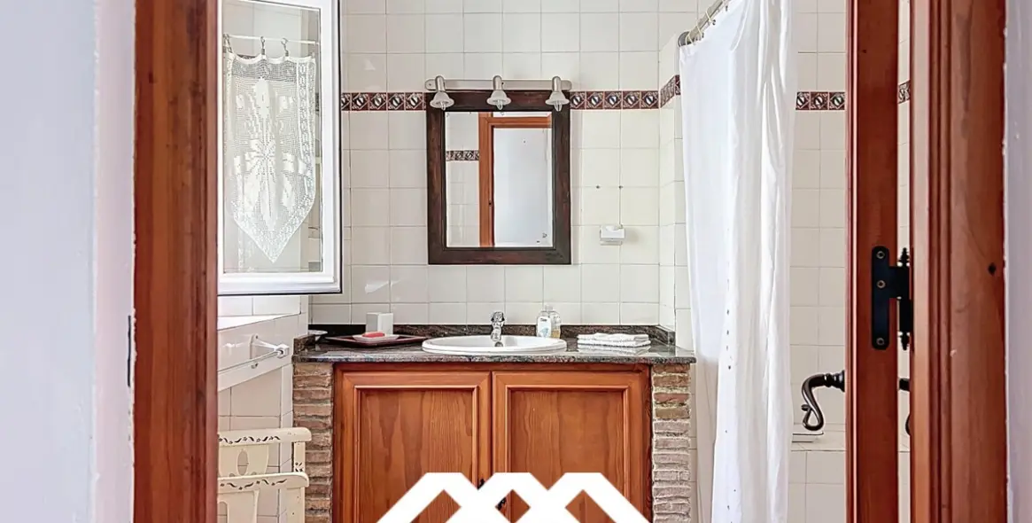 Продажа  отдельно стоящей виллы в Nerja 32