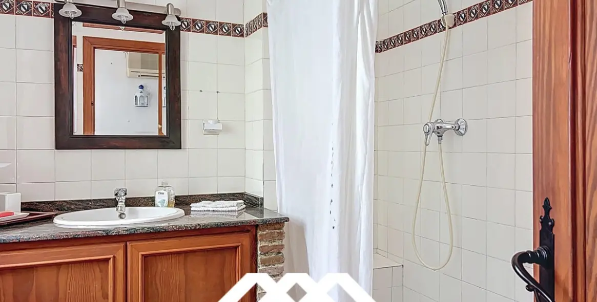 Продажа  отдельно стоящей виллы в Nerja 33