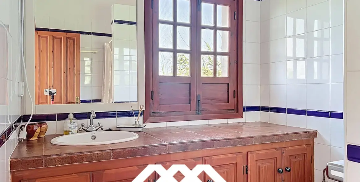 Продажа  отдельно стоящей виллы в Nerja 46