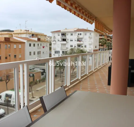 Sale of middle floor apartment in Manilva