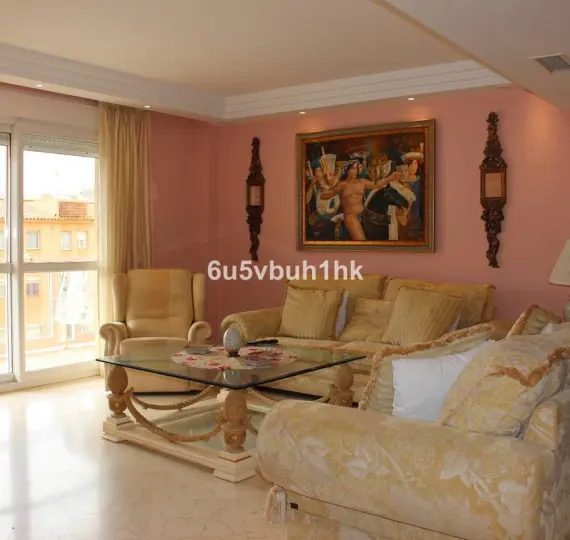 Sale of middle floor apartment in Manilva