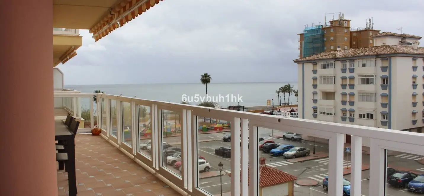 Sale of middle floor apartment in Manilva 0