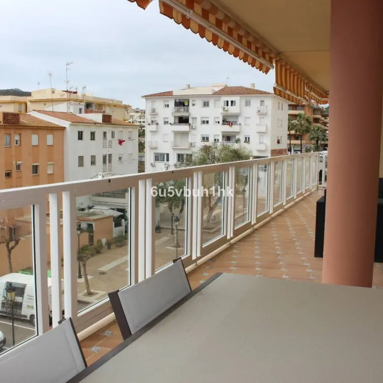 Sale of middle floor apartment in Manilva