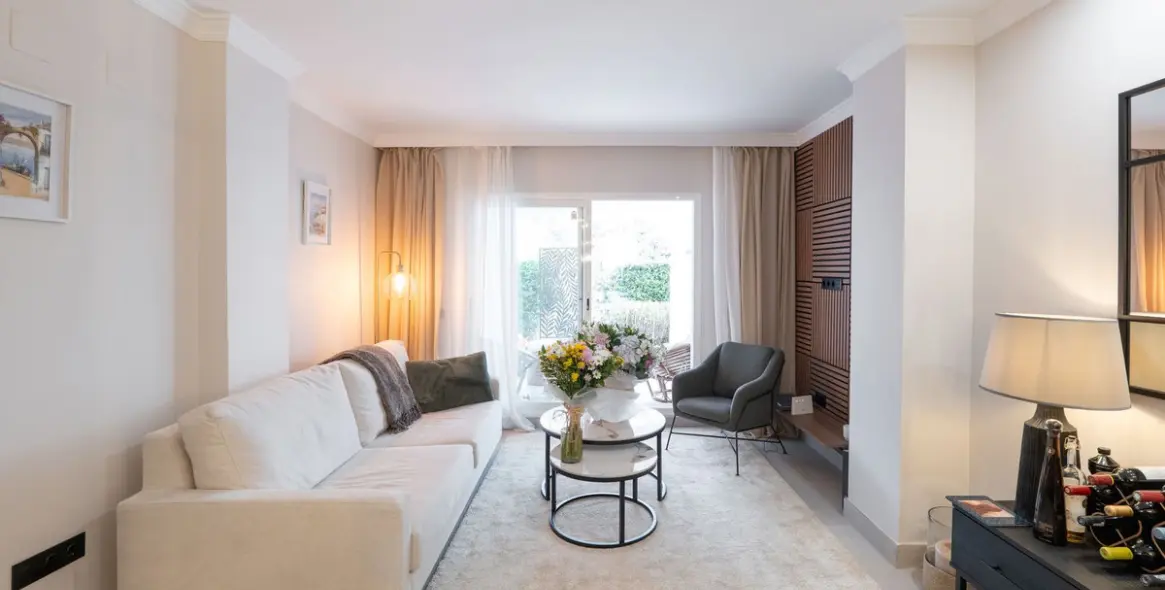 Venta de apartamento en planta baja en San Pedro de Alcántara 3