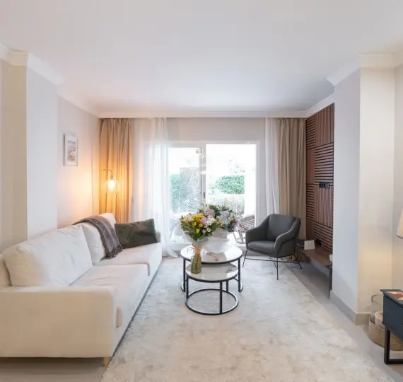 Venta de apartamento en planta baja en San Pedro de Alcántara