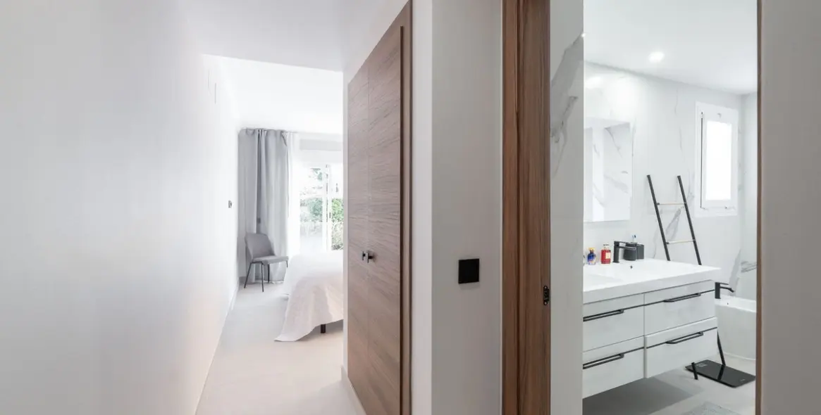 Venta de apartamento en planta baja en San Pedro de Alcántara 11