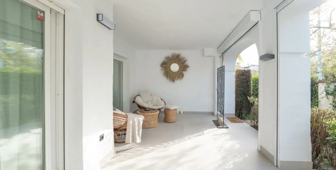 Venta de apartamento en planta baja en San Pedro de Alcántara 13