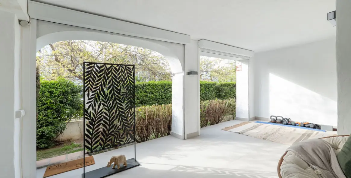 Venta de apartamento en planta baja en San Pedro de Alcántara 14