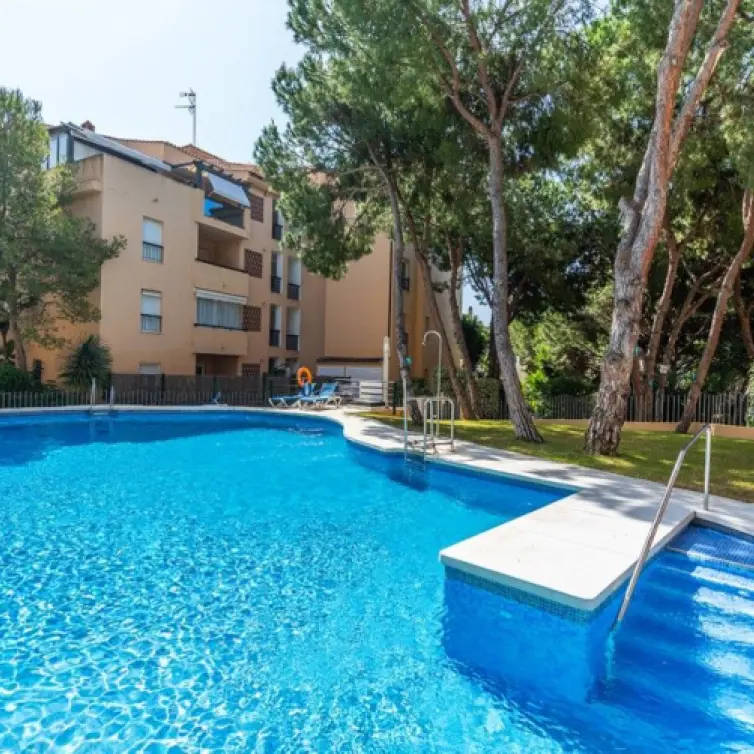 Продажа апартаментов на первом этаже в Marbella