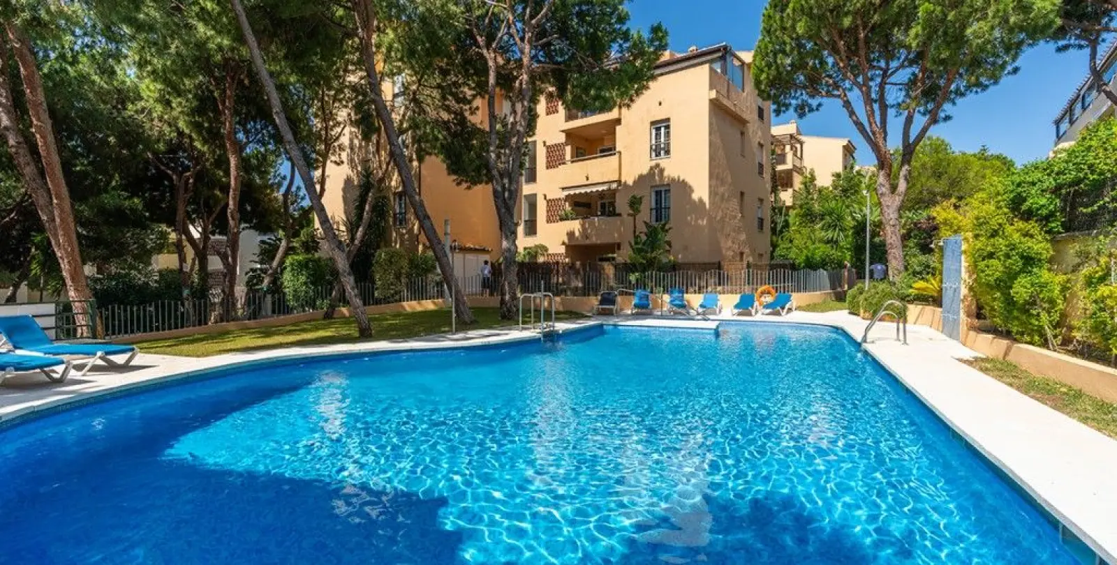Продажа апартаментов на первом этаже в Marbella 13