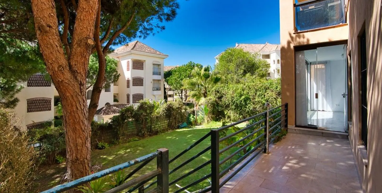 Продажа апартаментов на первом этаже в Marbella 15