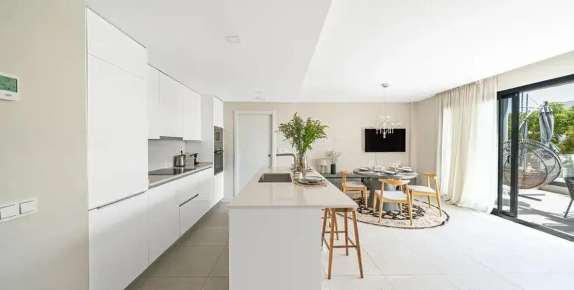 Sale of middle floor apartment in Estepona (district Estepona) 2