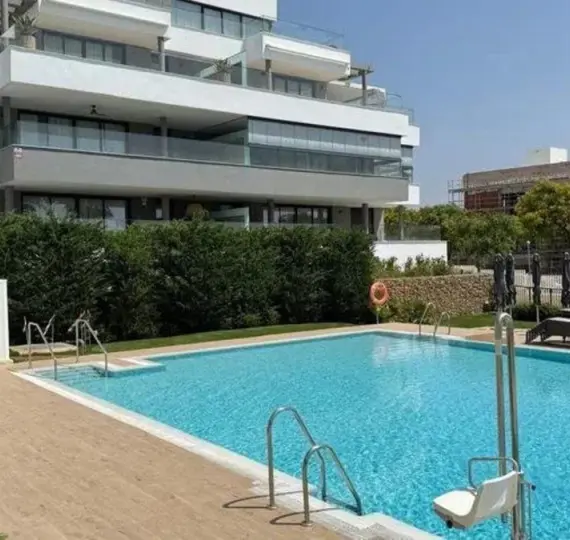 Middle floor apartment R5117986