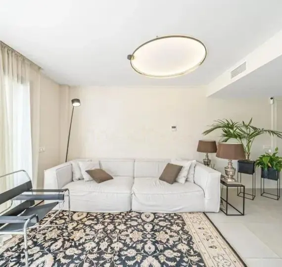 Middle floor apartment R5117986