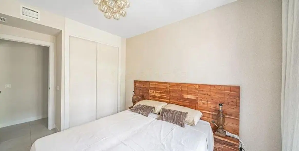 Sale of middle floor apartment in Estepona (district Estepona) 10