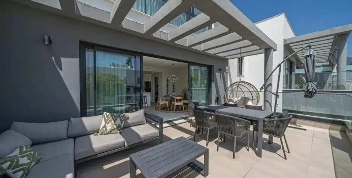 Sale of middle floor apartment in Estepona 16