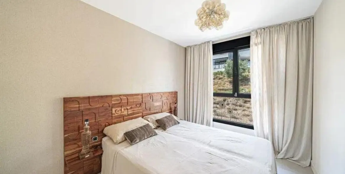 Venta de apartamento en planta media en Estepona 11