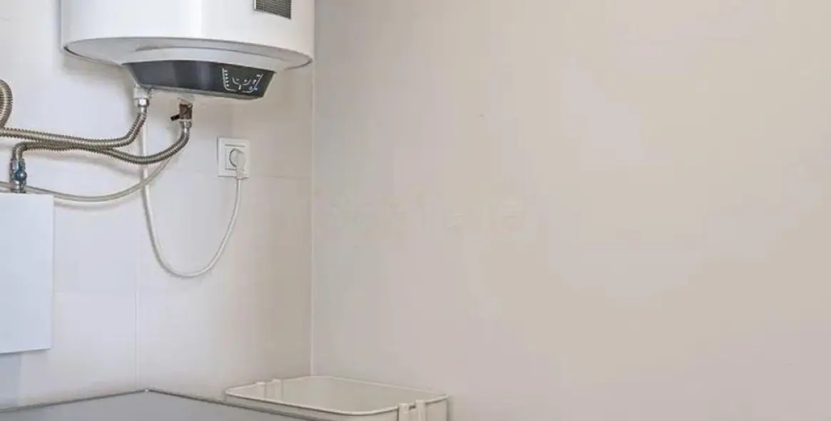 Venta de apartamento en planta media en Estepona 19