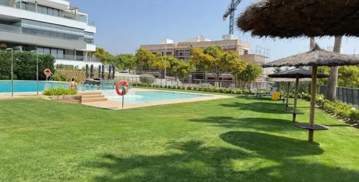 Venta de apartamento en planta media en Estepona 21