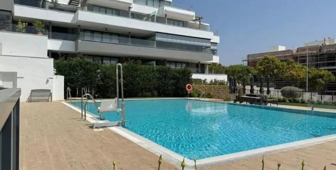 Venta de apartamento en planta media en Estepona 22