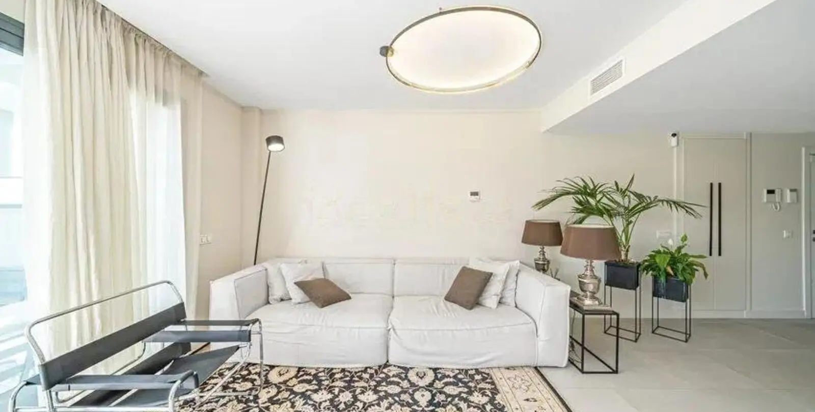 Sale of middle floor apartment in Estepona 5