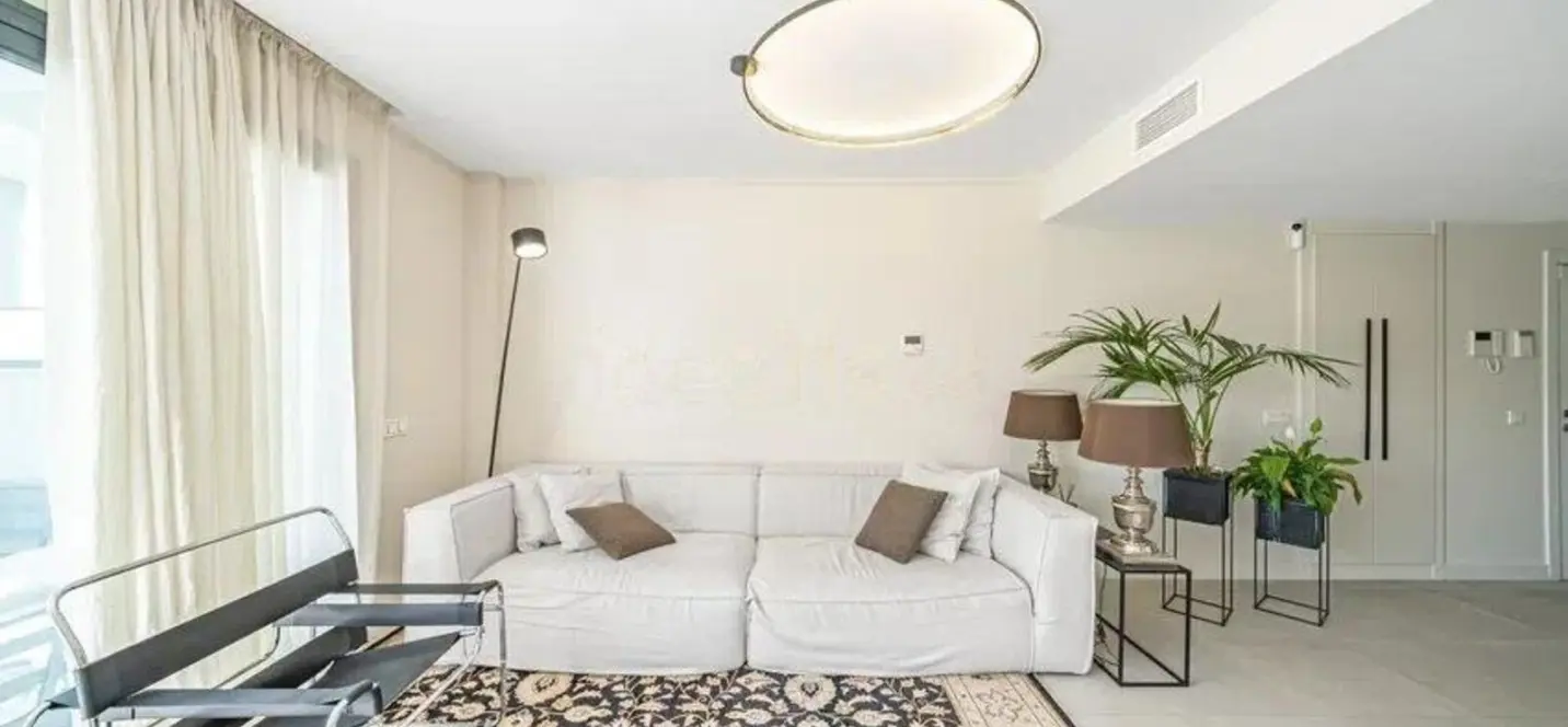 Sale of middle floor apartment in Estepona 4